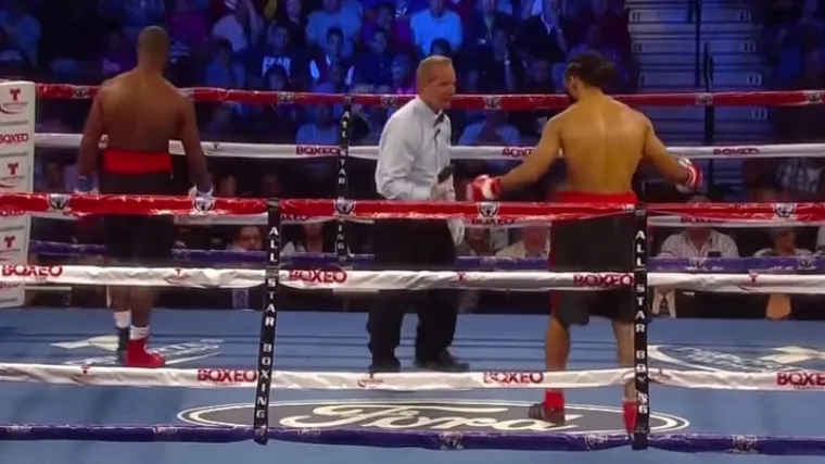 Usred meča mu ispao mobitel iz džepa