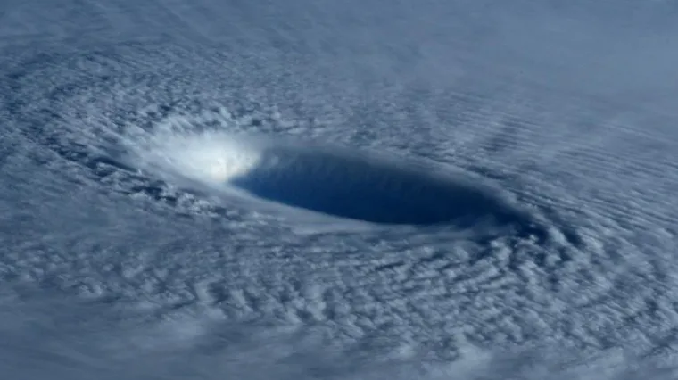 Neviđeni tajfun u Mikroneziji vidljiv i iz svemira, vojska u stanju pripravnosti