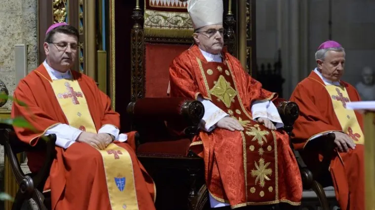 Grabar-Kitarović čestitala Bozaniću imendan, on njoj Uskrs