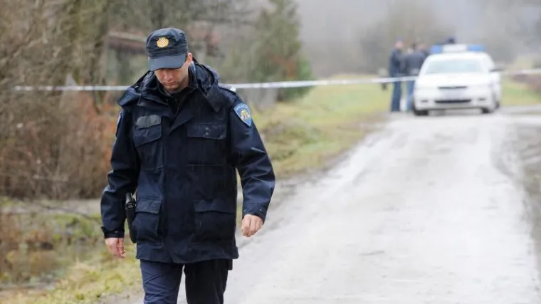 Mu&scaron;karca udarali sjekirom, ustrijelili u glavu pa dokrajčili nožem!
