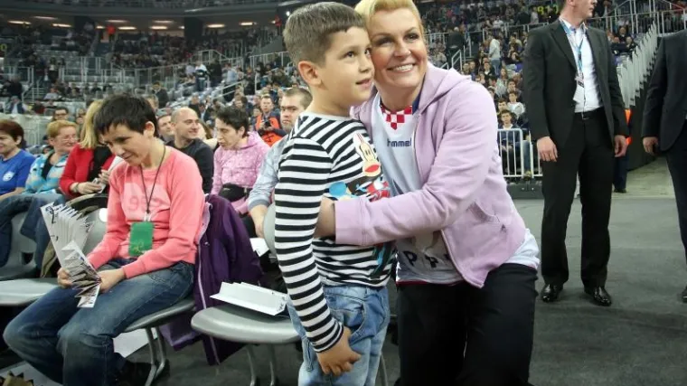 Predsjednica je prava navijačica: osim nogometa, s tribina pratila i rukomet