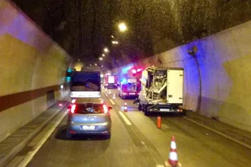 Zbog sudara u tunelu više od sat vremena bio prekinut promet prema Dalmaciji