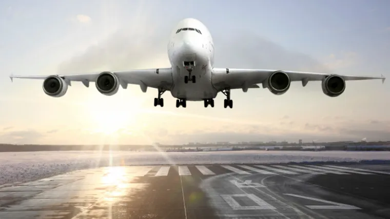 Avion pri slijetanju otklizao s piste, 20 putnika ozlijeđeno