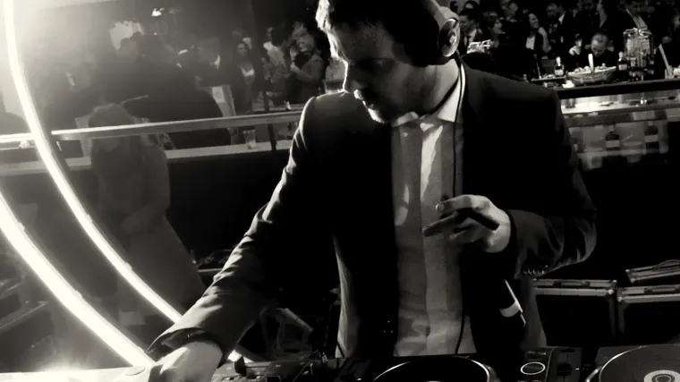 Genijalni Mike Skinner vraća se u Zagreb kao DJ