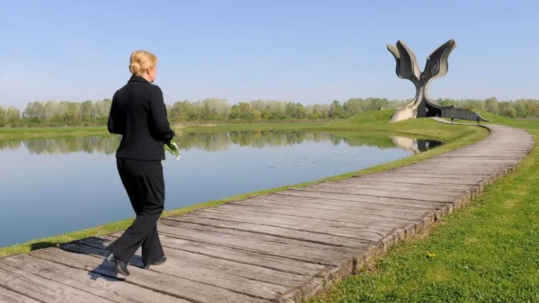 Predsjednica sama u Jasenovcu: 'Osuđujem zločine koji su se ovdje događali'