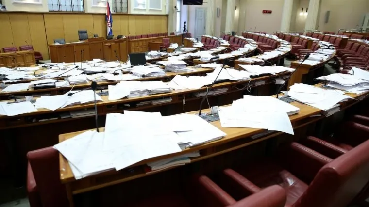 Saborski zastupnici gluhi na Lekin apel: i dalje ne žele raditi ponedjeljkom i utorkom!?