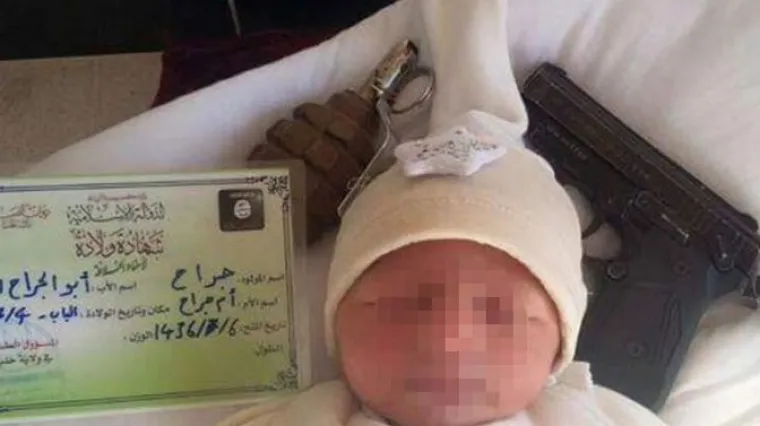 Potresni prizori: islamisti objavili sliku bebe okruženu oružjem i bombama