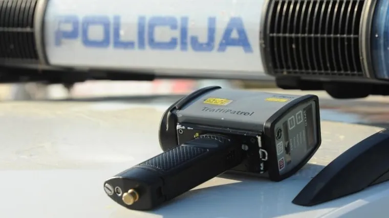 Mladić poginuo za volanom u Virovitici, automobilom udario u most