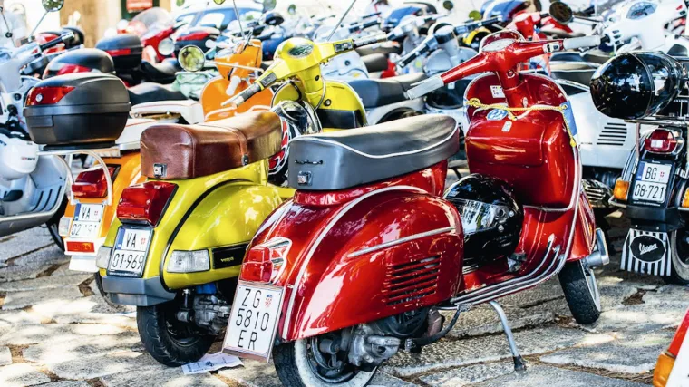 Vespa&scaron;i stižu u Biograd