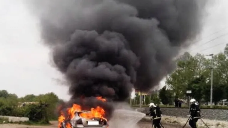 Zapaljena Škoda: policija istražuje je li to vozilo u kojem su pobjegli atentatori