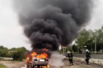 Zapaljena Škoda: policija istražuje je li to vozilo u kojem su pobjegli atentatori