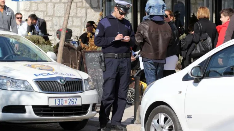Kazne stigle na naplatu: tisuće Slovenaca moraju podmiriti neplaćeno parkiranje na Jadranu