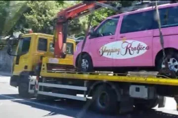 Ivana se toliko uživila u šoping da nije ni primijetila da joj pauk odvlači kombi