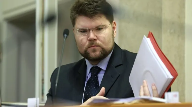 'Nas trebaju kontrolirati građani i zato podaci o imovini moraju biti javni'