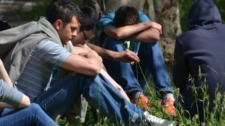 &Scaron;okirani prijatelji pale svijeće na mjestu na kojem su živote izgubili nesretni mladići!