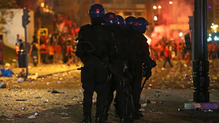 Masovni sukob policije i navijača: mlatili oca i djeda, dijete vri&scaron;talo