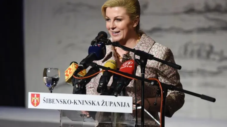 Grabar-Kitarović: 'Pobjedu ćemo jubilarno proslaviti u Kninu'