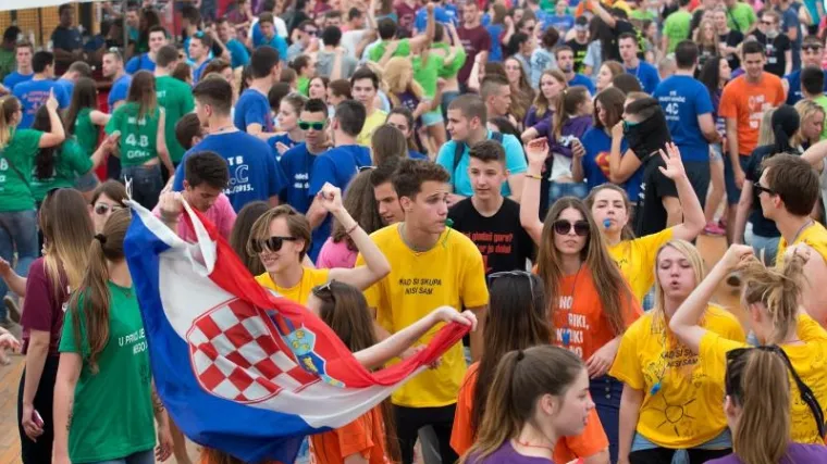 Policija u Zagrebu privela 11 maturanata, hitna intervenirala 20 puta