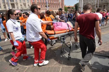 U Zagrebu Hitna imala pune ruke posla, u Rijeci maturanti bacaju petarde i baklje