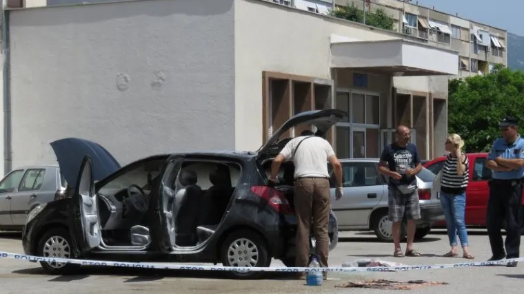 Maturant u Splitu raketom zapalio automobil i napravio &scaron;tetu od 10.000 kuna