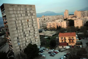 Djevojka se ubila skokom s balkona na devetom katu splitskog nebodera!