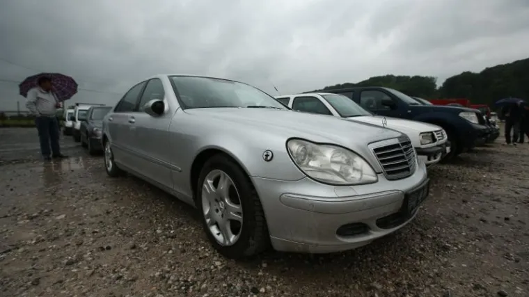 Javna aukcija državnih vozila: najvi&scaron;e pažnje privukla dva luksuzna Mercedesa!