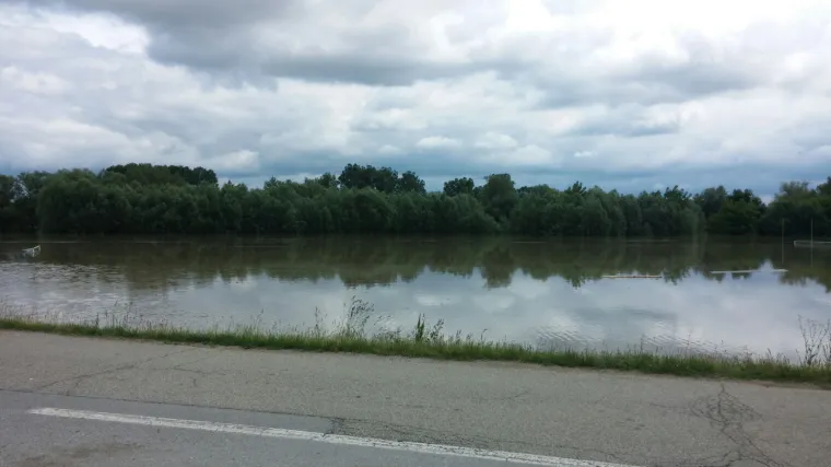 Vodeni val Kupe prolazi Karlovac, vrhunac u ponedjeljak na sisačkom području