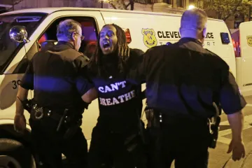 SAD ponovno na nogama: policajac oslobođen optužbi za ubojstvo dvoje crnaca