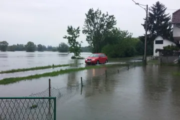 Kupa kod Siska stagnira, izvanredne mjere obrane od poplave još uvijek na snazi