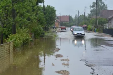 Zbog neprestane kiše na području Pakraca zatvorena državna cesta prema Požegi