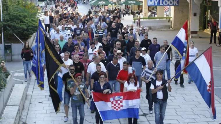Tisuće branitelja iza&scaron;lo na ulice Splita u znak podr&scaron;ke kolegama u Zagrebu