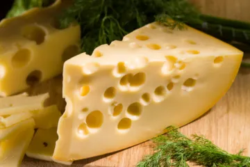 Konačno otkriveno: evo za&scaron;to &scaron;vicarski sir ima rupe!