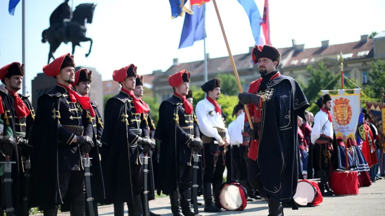 Svečanim mimohodom u centru grada zagrebački branitelji proslavili svoj dan