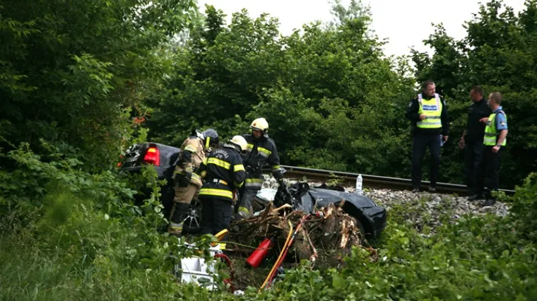U Zaboku poginuo mladić, vatrogasci izvlačili priklije&scaron;tenu djevojku iz auta