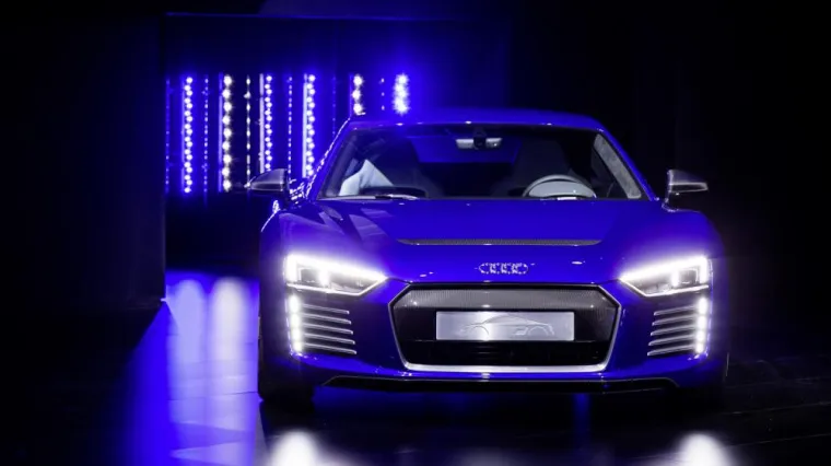 Pogledajte kako se Audi R8 e-tron sam dovezao na pozornicu