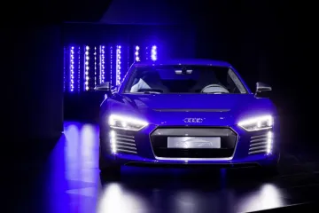 Pogledajte kako se Audi R8 e-tron sam dovezao na pozornicu