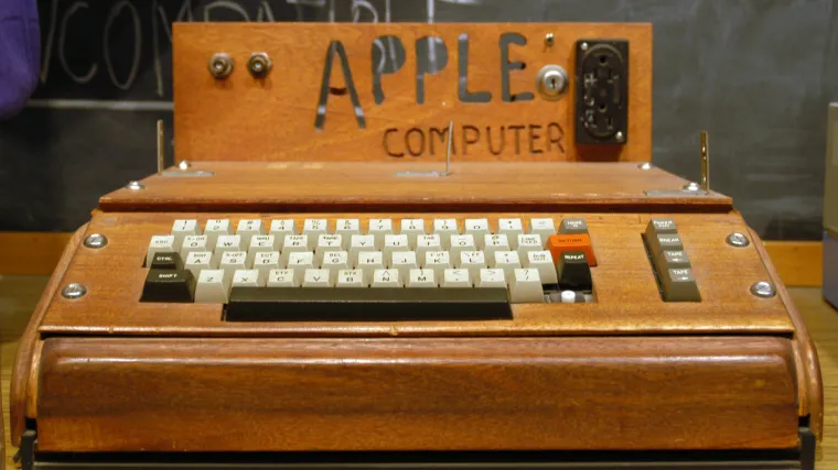 Traži se žena koja je u smeće bacila legendarno Apple-1 računalo vrijedno 200.000 dolara