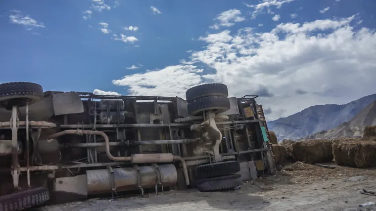 U Iranu poginula 24 turista u prometnoj nesreći autobusa, među njima i djeca!