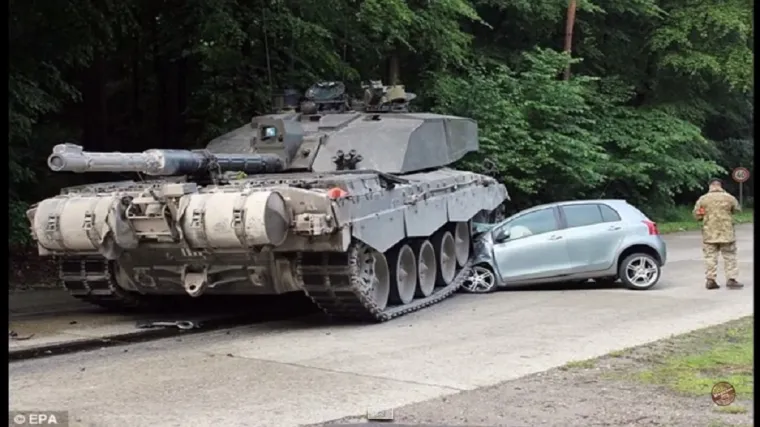 Studentica vožnje nije primjetila tenk već izašla ravno pred njega!