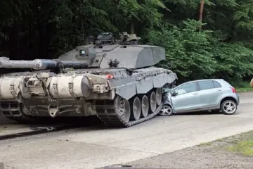 Studentica vožnje nije primjetila tenk već izašla ravno pred njega!