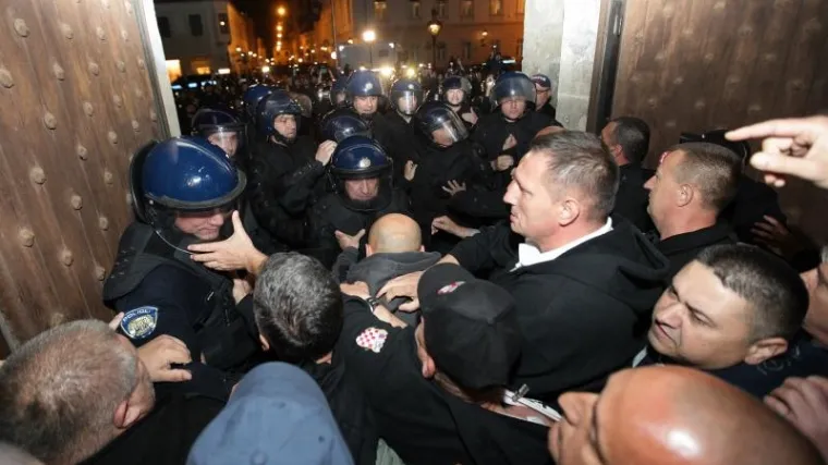 Niti je sila bila prekomjerna, niti će napadi na policajce proći bez sankcija