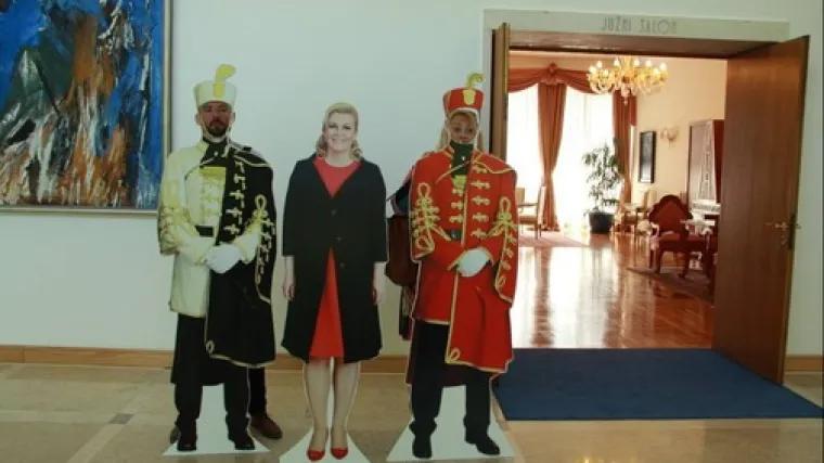 Nova atrakcija na Pantovčaku: stigla je kartonska Kolinda Grabar-Kitarović!