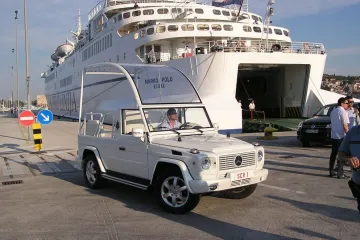 Papamobil stigao u Split Jadrolinijinim brodom "Marko Polo"