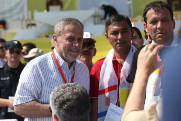 Susret s Papom nisu htjeli propustiti ni Milijan Brkić, Josipa Rimac, Ivan Šuker i Milan Bandić