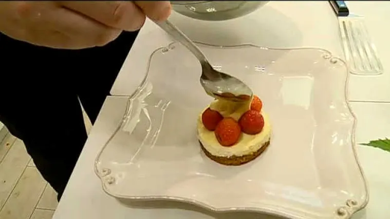 Pogledajte kako nastaje cheesecake s pjenicom od pjenušca!