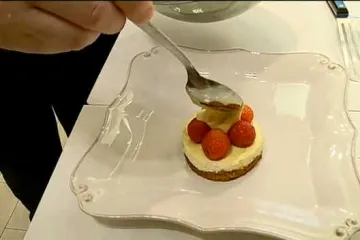 Pogledajte kako nastaje cheesecake s pjenicom od pjenušca!