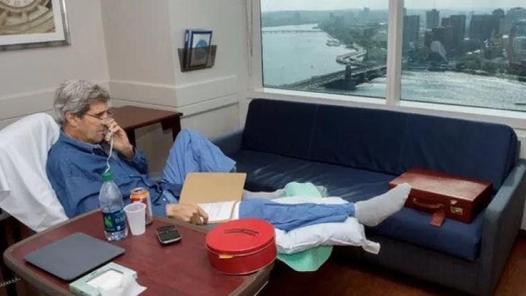 Kerry se oglasio iz bolnice: 'Osjećam se dobro nakon operacije!'