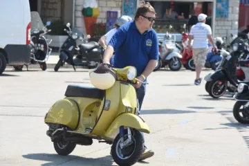 VESPA WORLD DAYS U BIOGRADU: Najveće svjetsko okupljanje vlasnika i ljubitelja Vespi