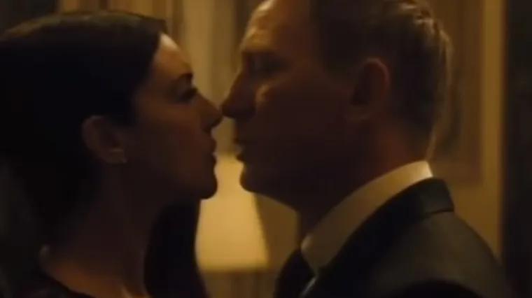 Vrući trenuci Jamesa Bonda s najseksi ženom na svijetu