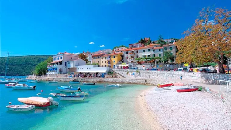 Luksuz i romantika za dvoje već od 300 kuna u Rapcu, istarskom gradiću s predivnim plažama